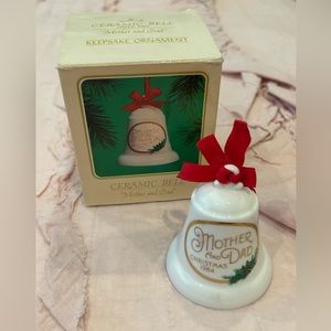 🎅🏽Vintage 1984 Hallmark Mother and Dad Ceramic Bell Ornament